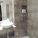 Center Garden Luxury Apartment