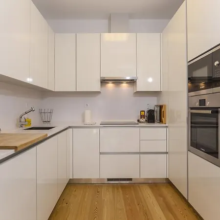 Center Garden Luxury Apartment *